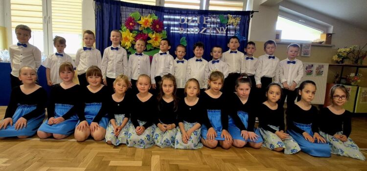 Dzień Mamy i Taty w Smerfach Dzień Mamy i Taty w Smerfach